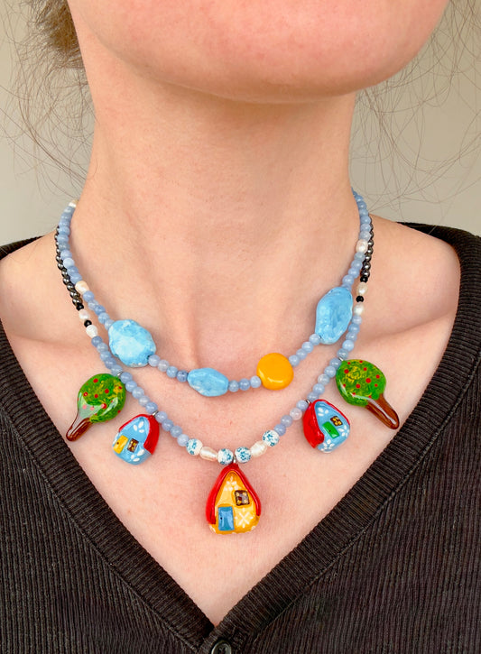 Collar «Hogar». Collar con casitas y piedras naturales