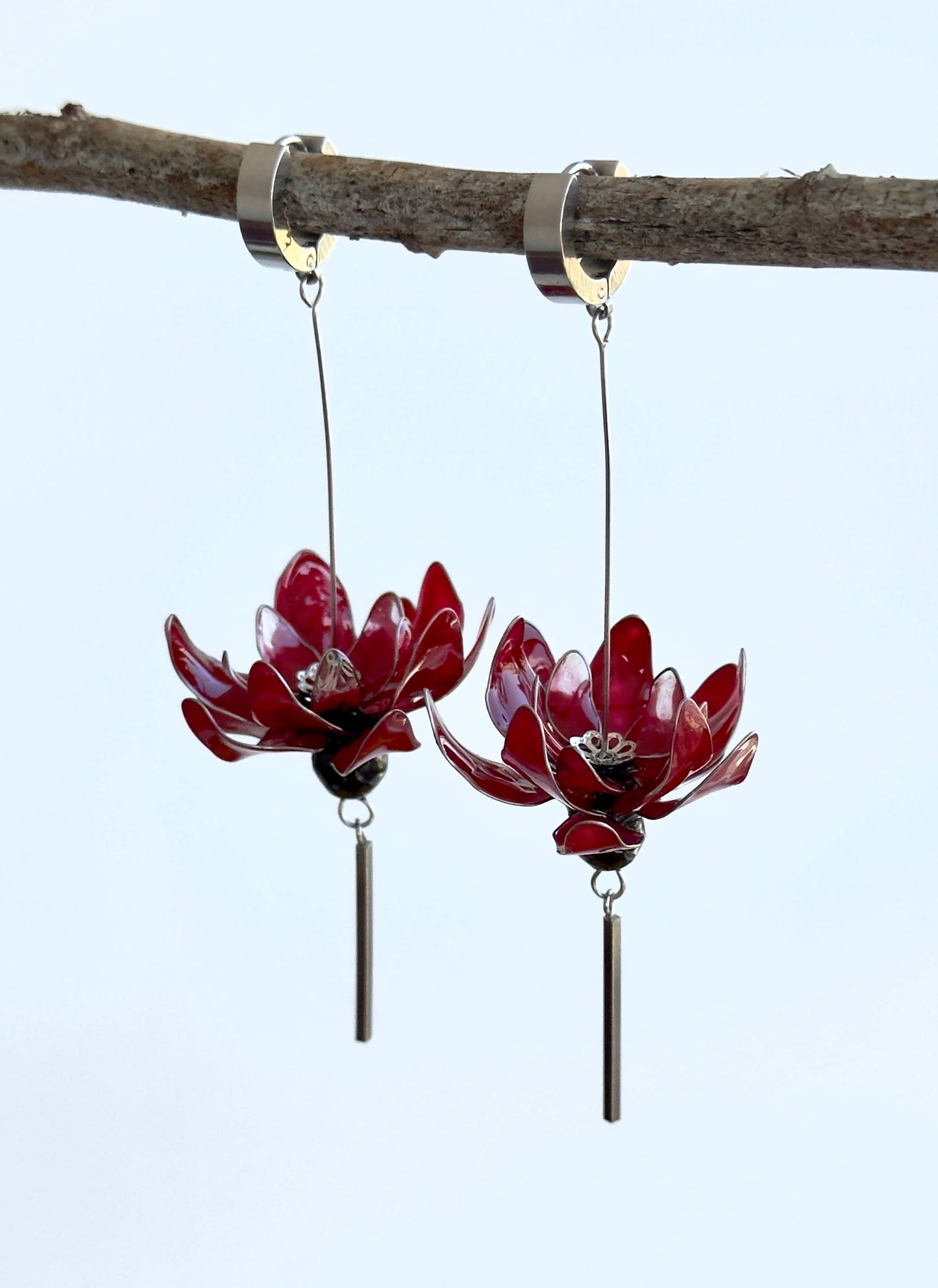 Pendientes con flores rojas