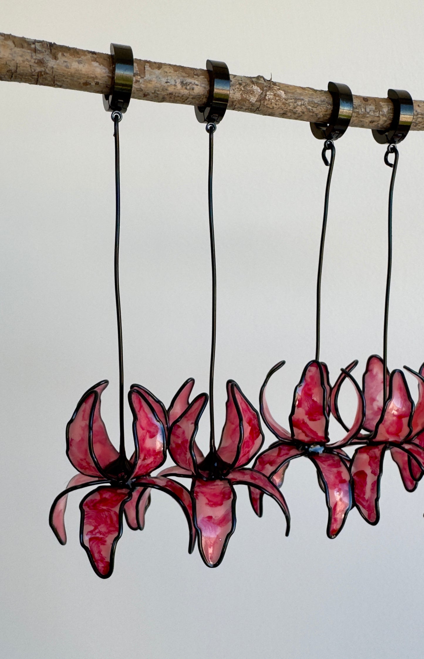 Pendientes con forma de flor, pendientes largos rosa y negros
