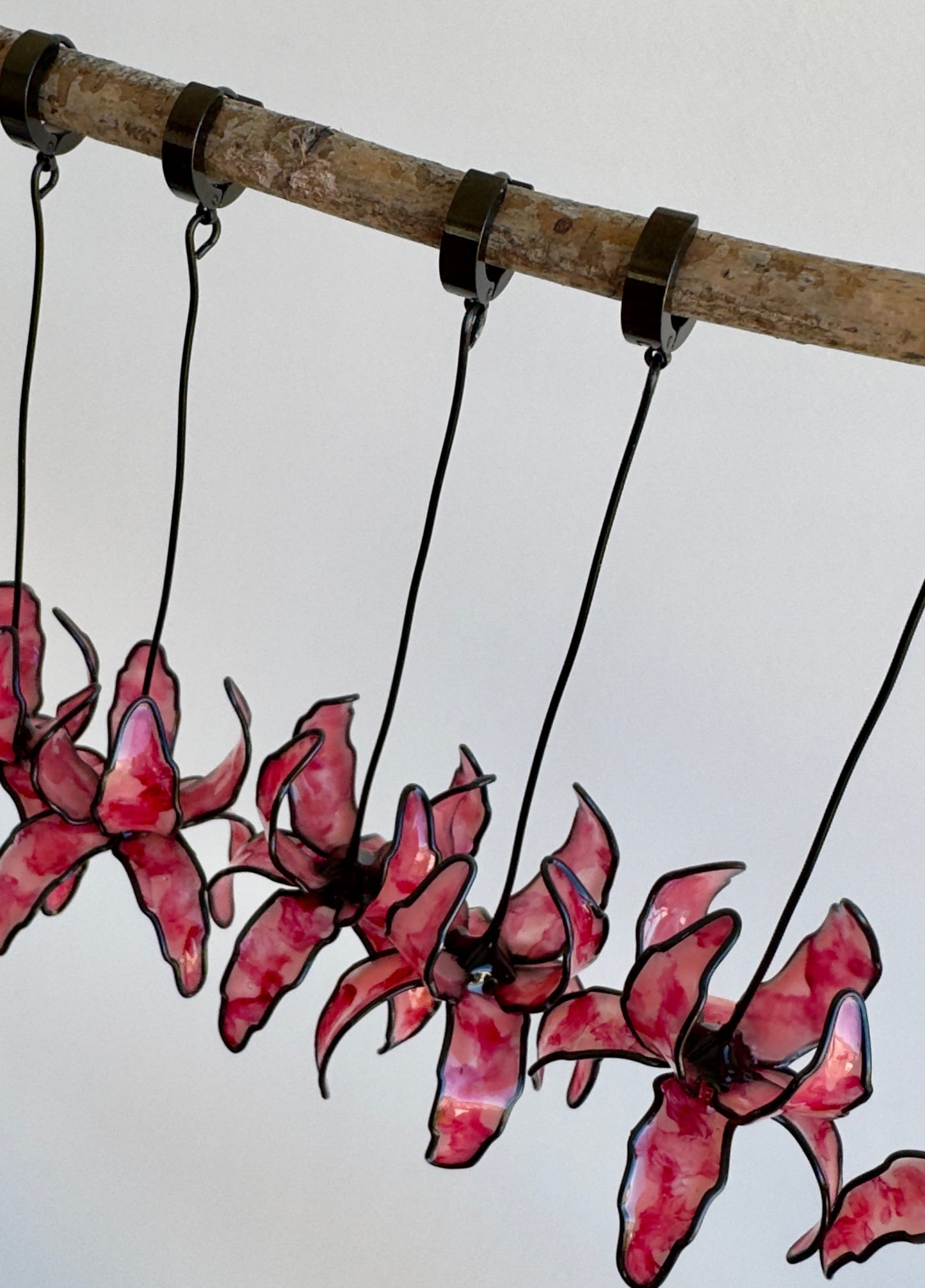 Pendientes con forma de flor, pendientes largos rosa y negros