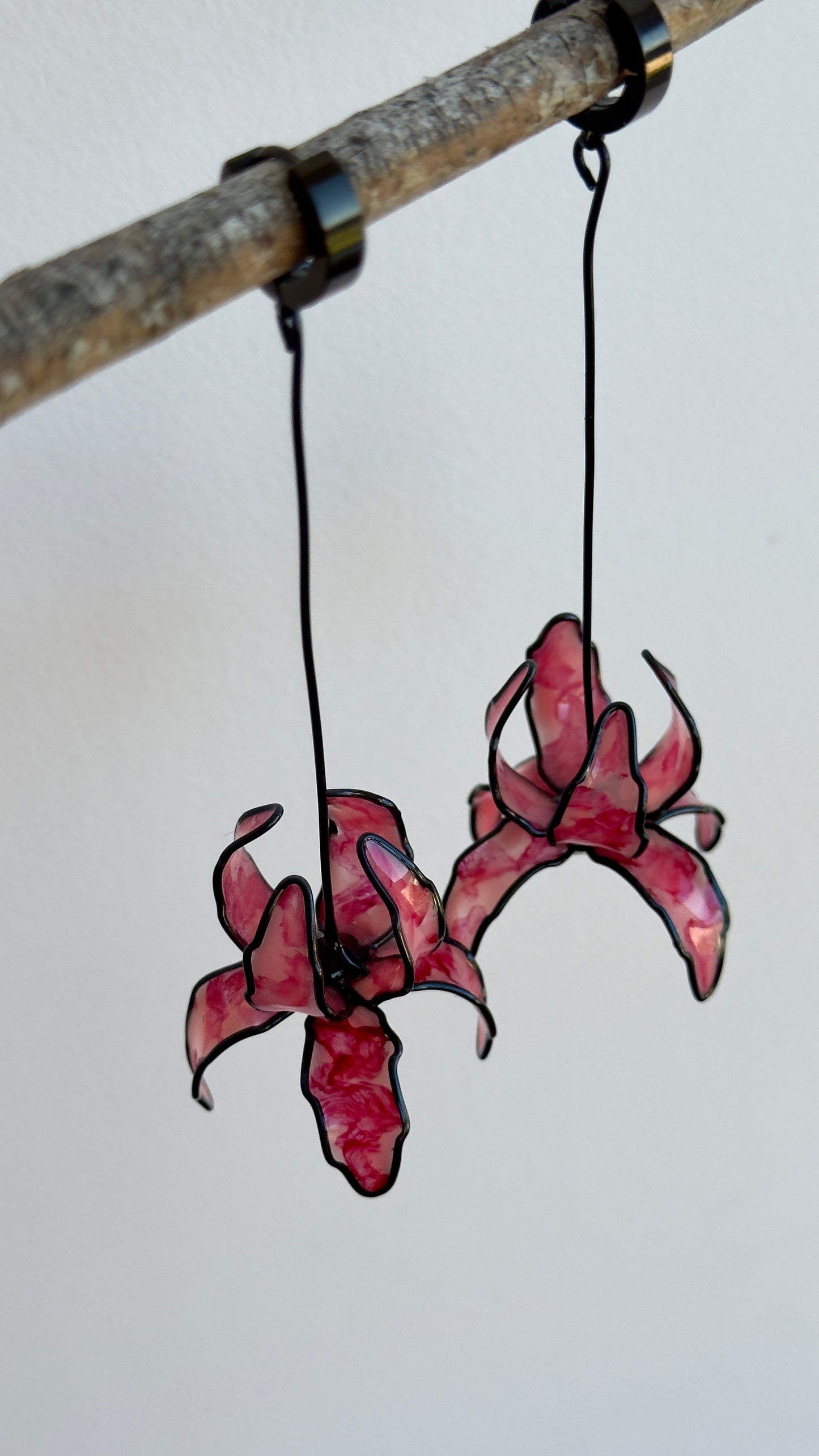 Pendientes con forma de flor, pendientes largos rosa y negros