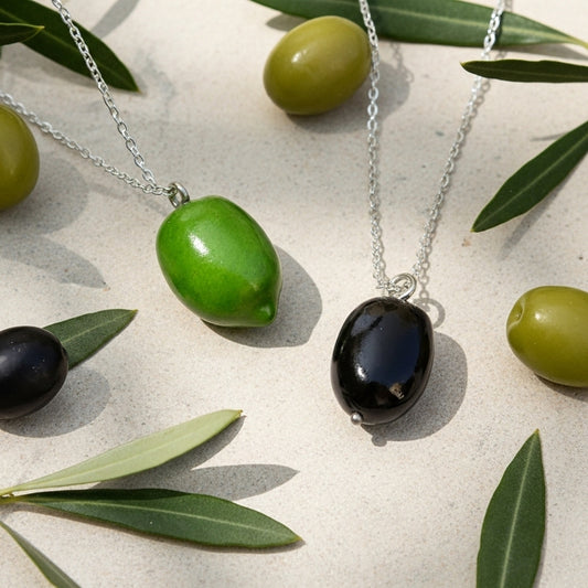 Dijes de aceitunas hechos a mano / Colgantes de arcilla polimérica / Collar de aceitunas de acero inoxidable
