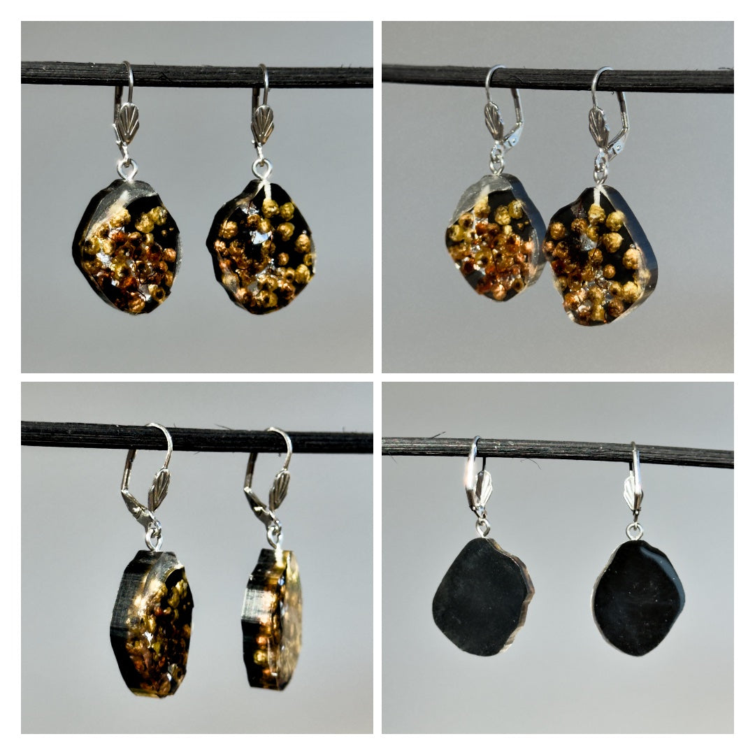 Black earrings with real flowers 