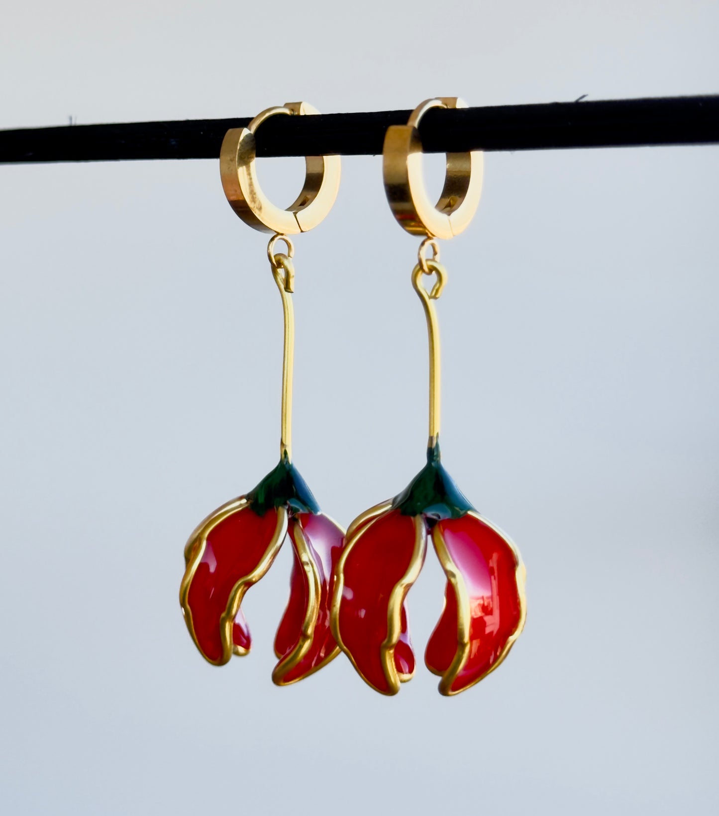 Flower-shaped earrings, long asymmetrical white earrings