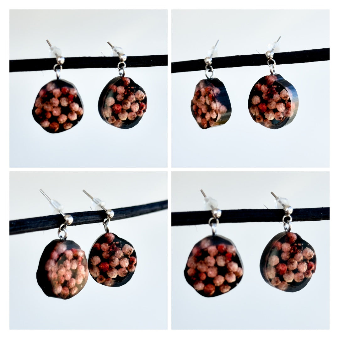Black earrings with real flowers 